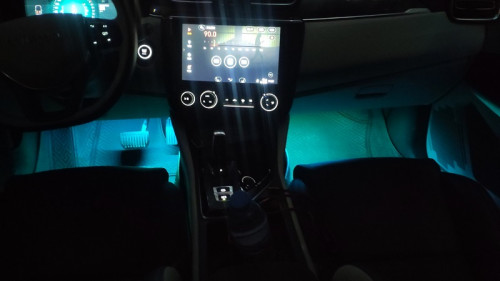 Review Den Led Gam Ghe O To Xecuatoi (1)