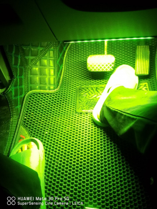 Review Den Led Gam Ghe O To Xecuatoi (2)