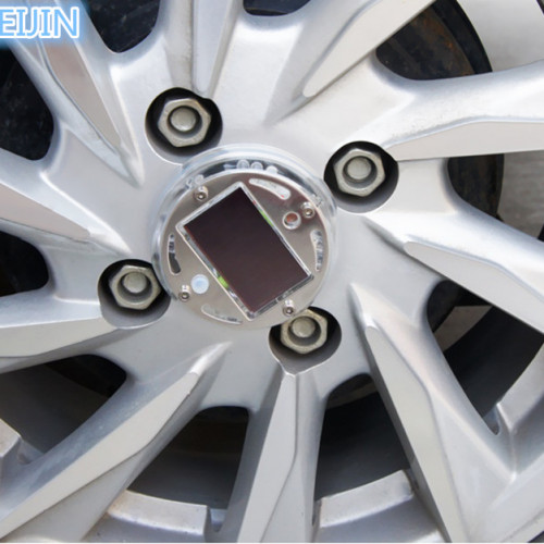 Den Led Truc Banh Xe Nang Luong Mat Troi (3)